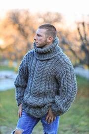 M size Ready Wool Cable Knit Sweater