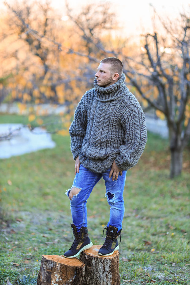 M size Ready Wool Cable Knit Sweater