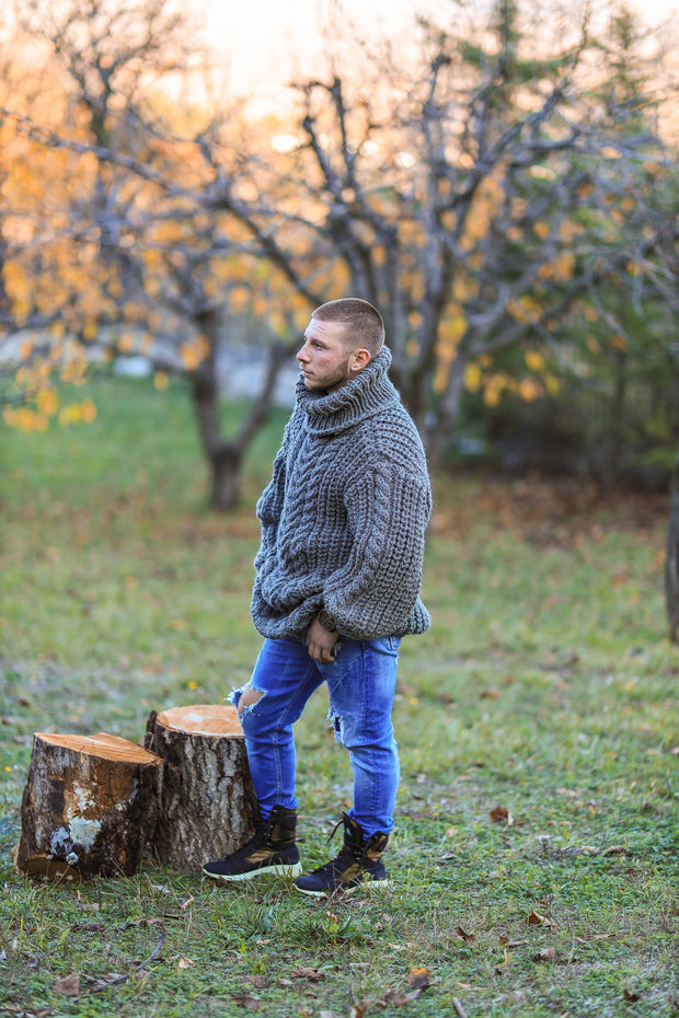M size Ready Wool Cable Knit Sweater
