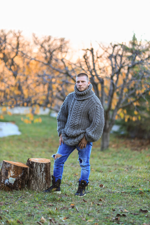M size Ready Wool Cable Knit Sweater