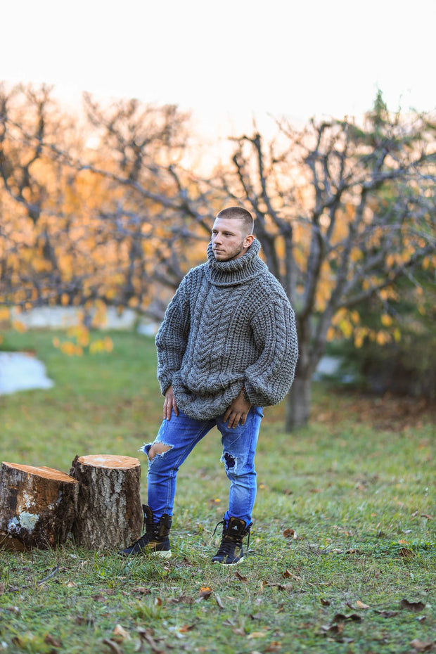 M size Ready Wool Cable Knit Sweater
