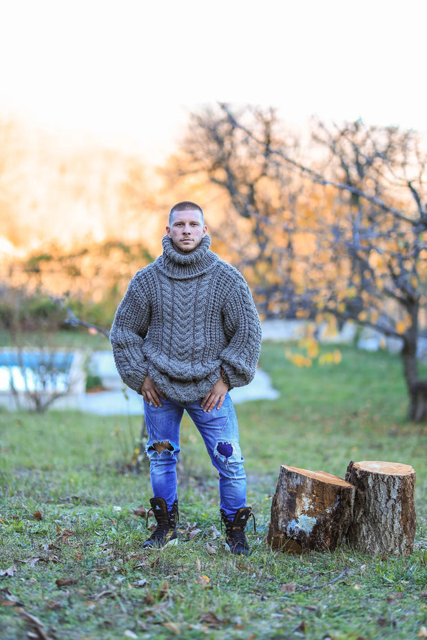 M size Ready Wool Cable Knit Sweater