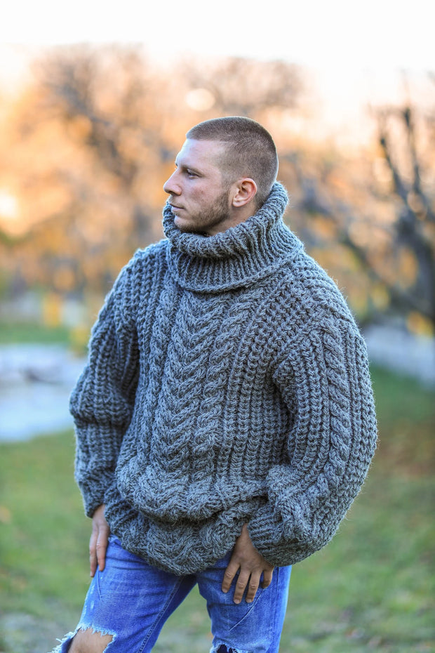 M size Ready Wool Cable Knit Sweater