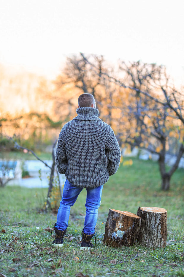 M size Ready Wool Cable Knit Sweater